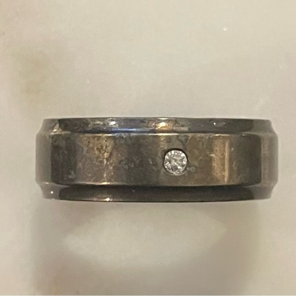 Men's Dark Metal Ring Clear Inset‎ Stone Approx Large Modern Unmarked